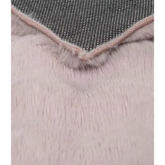 Dywan pluszowy typu shaggy Rabbit Merlin 3D różowy pudrowy do sypialni