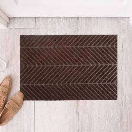 Wycieraczka wejściowa brązowa w prążki Tire jodełka nowoczesna pod drzwi